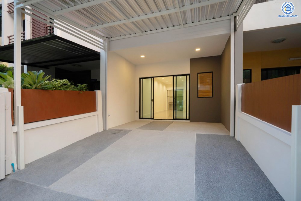 บ้านมือสองตกแต่งใหม่ โครงการ ซิกเนเจอร์ กัลปพฤกษ์ เนื้อที่ 17.10 ตร.ว. ฟังก์ชัน 3 ห้องนอน 3 ห้องน้ำ 2 ที่จอดรถ บ้านสูง 3 ชั้น ภายในกว้าง พื้นที่ใช้สอยเยอะ บนทำเลเดินทางสะดวก ติดถนนกัลปพฤกษ์ เชื่อมต่อกาญจนาภิเษก ใกล้รถไฟฟ้าสายสีน้ำเงิน "สถานีหลักสอง"...